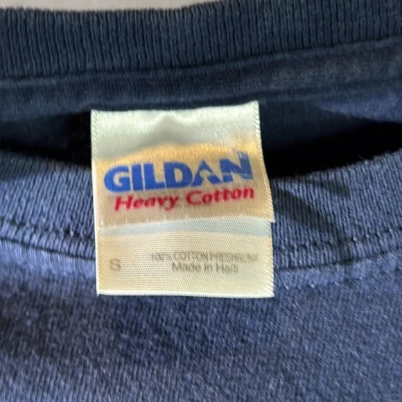 Gilden size small Navy Blue Graphic T-Shirt - Picture 5 of 5